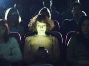 Luzes da Inconveniência - Os maus hábitos nas salas de cinema