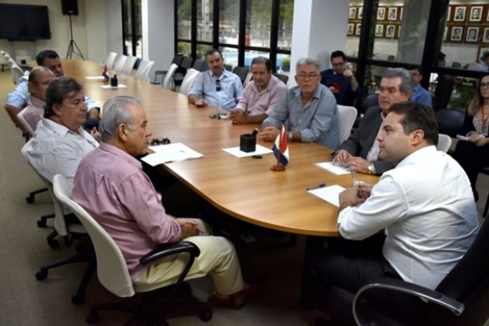 Governador Renan Filho durante encontro que tratou sobre a safra 2017/2018 e a desoneração de produtos como o melaço