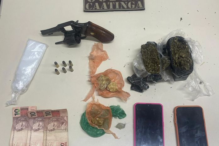 PM prende suspeitos e apreende armas e drogas no interior de Alagoas