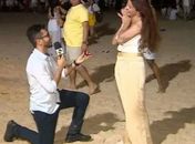 Jornalista surpreende namorada com pedido de casamento ao vivo na virada do ano
