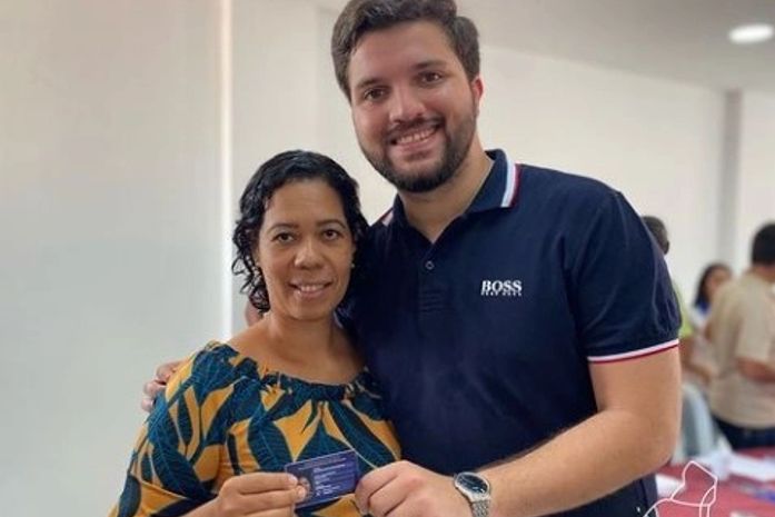 Prefeitura de Traipu entrega carteirinha que viabiliza transporte intermunicipal gratuito a cerca de 200 estudantes
