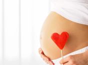 Direito a atendimento médico - Os direitos ligados à saúde da gestante envolvem uma série de garantias, que vão desde a atenção obstétrica e o cuidado hospitalar básico à prerrogativa de realizar, gratuitamente, no Sistema Único de Saúde (SUS), o teste para detecção de sífilis e/ou HIV. Veja nas próximas imagens os direitos garantidos pela legislação brasileira voltados à saúde das mulheres grávidas.