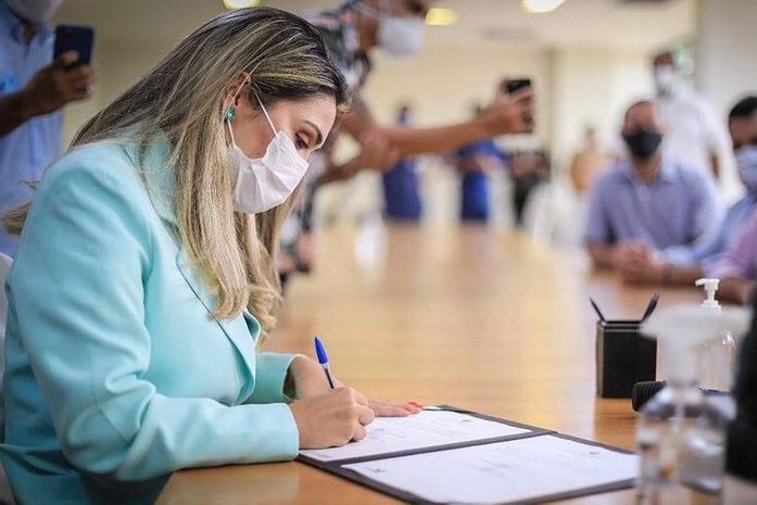 Prefeita Angela Vanessa assina ordem de serviço do Minha Cidade Linda para São José da Laje