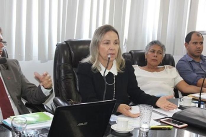 Fabíola Marques solicita investimentos para o Hospital Antenor Serpa até que Hospital do Sertão seja finalizado.