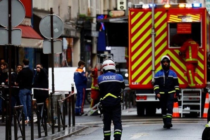Três mortos e três feridos após tiroteio no centro de Paris