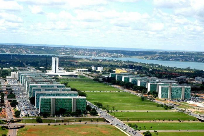 Novos ministros devem tomar posse na terça-feira