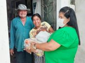 Famílias de São Miguel dos Campos recebem cestas básicas em casa