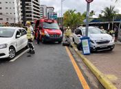 Motorista entra na contramão e provoca acidente na Orla da Pajuçara
