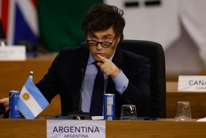 Milei restringe imigração e permanência de estrangeiros na Argentina