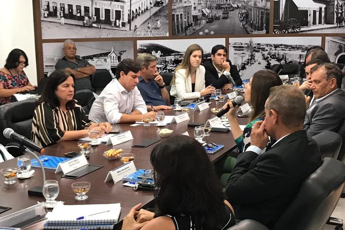 Deputada eleita por AL, Fátima Canuto participa de reunião na Fecomércio
