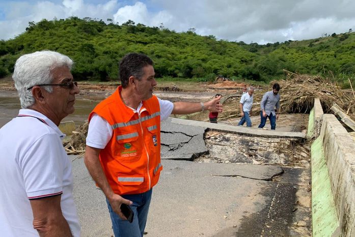 Prefeito de Branquinha recebe equipe do DER para vistoriar pontes afetadas pela enchente