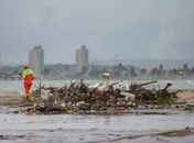 Cerca de 2.700 toneladas de lixo já foram retiradas das praias de Maceió desde janeiro