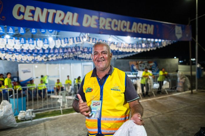 "Chance de levar o sustento para minha família", diz catador sobre Central de Reciclagem
