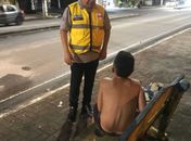 Adolescente cai, perfura perna e recebe socorro na Avenida Cachoeira do Meirim, em Maceió