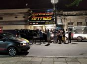 Jovem é morto a tiros dentro de veículo na Praça da Independência, em Maceió