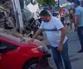 Vídeo: engavetamento envolvendo carros de passeio e caminhão com carga deixa feridos na Levada e mobiliza equipes de resgate