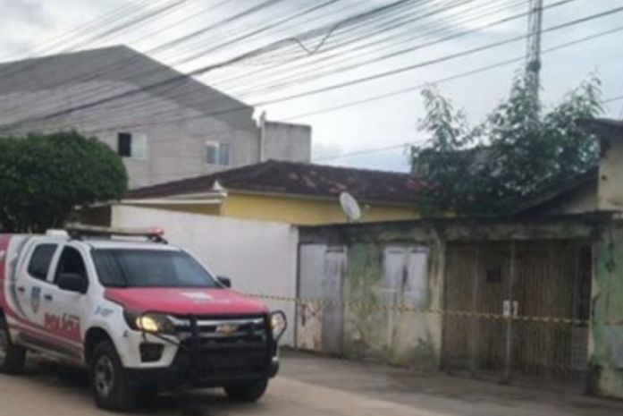 Mulher é encontrada morta dentro de casa com sinais de espancamento e asfixia; sobrinho dela foi preso