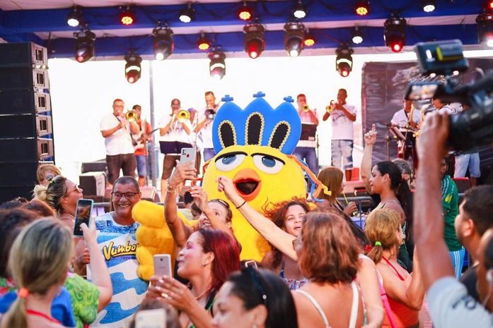 Ensaio do Pinto da Madrugada no Maceió é Massa lota espaço e atrai turistas ao som de muito frevo