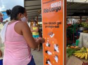 População está tendo acesso ao álcool em gel para higienização das mãos
