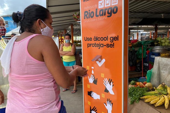 População está tendo acesso ao álcool em gel para higienização das mãos