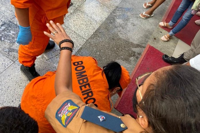 Criança de cinco anos cai em bueiro no Calçadão do Comércio, em Maceió