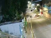 Colisão entre carro e ambulância é registrada na Rua Barão de Atalaia, em Maceió; veja vídeo