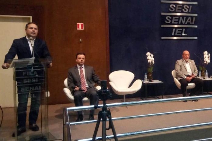 Renan Filho durante a sabatina na manhã desta terça-feira (04)