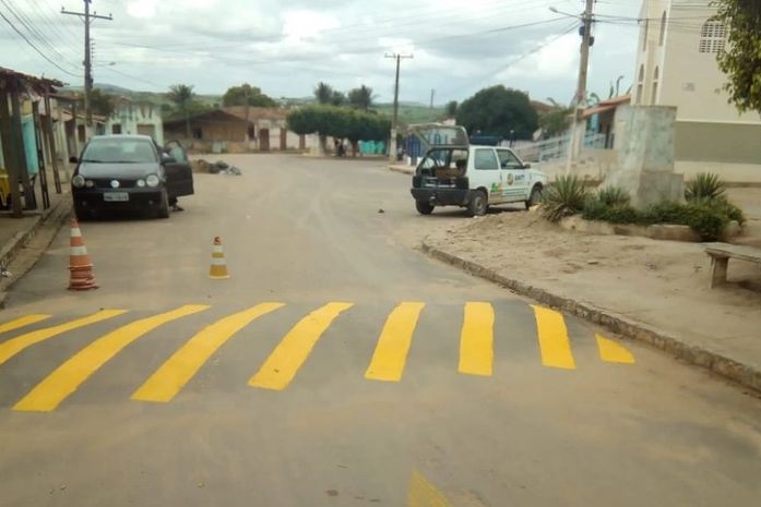 Prefeitura sinaliza lombadas em povoados de Arapiraca