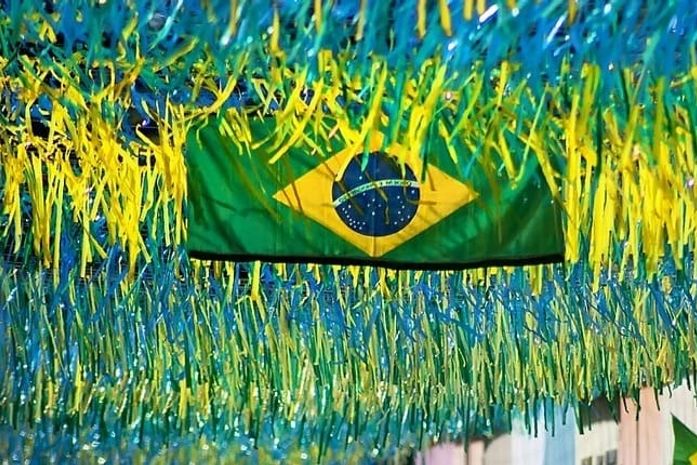 Copa do Mundo e expediente: o que empresas e trabalhadores precisam saber sobre liberação, faltas, banco de horas e trabalho remoto
