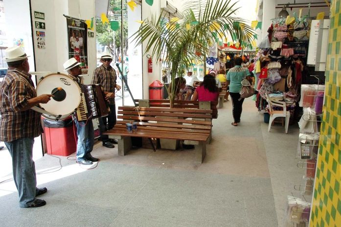 Forró anima as compras nos mercados públicos de Maceió