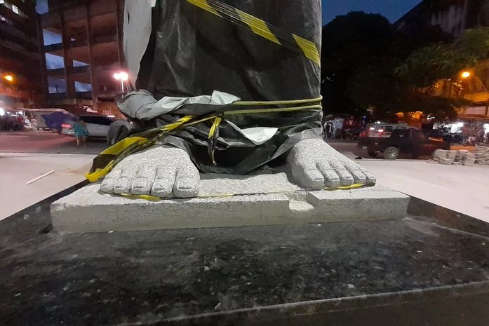 Prefeito JHC faz um nem-te-ligo para a violência letal contra jovens pret@s na capital turística, Maceió, e inaugura a estátua de Zumbi na praça do Palmares, para celebrar o mês da consciência negra.