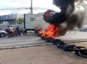 Vídeo: Motoristas por aplicativo iniciam protestos e fecham vias, em Maceió
