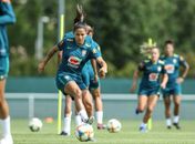 Com o grupo completo, seleção feminina faz primeiro treino em Grenoble