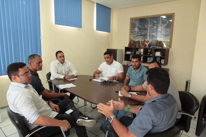 Prefeito Renato Filho se reúne com representantes das empresas de ônibus