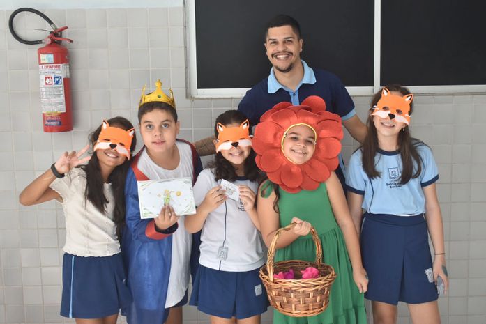 Estudantes participam de atividades em comemoração ao Dia Nacional do Livro Infantil