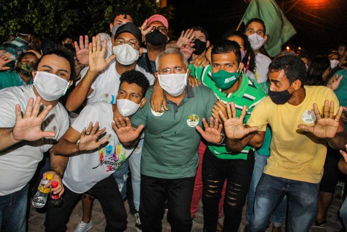 Padre Eraldo cresce na preferência da população em meio a crença de polarização em Delmiro Gouveia