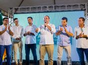 Cercado por senador, deputado e vereadores, Luciano Barbosa entrega obra 