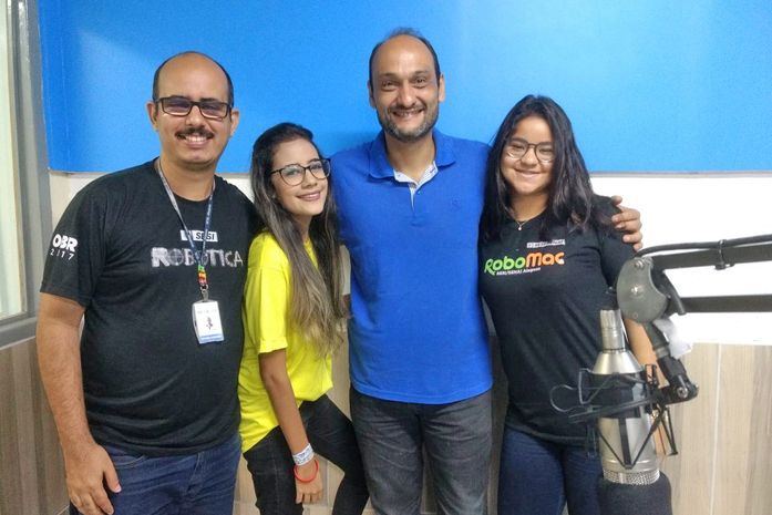 Professor e alunas falam em entrevista sobre conquistas das escolas Sesi/Senai em Robótica