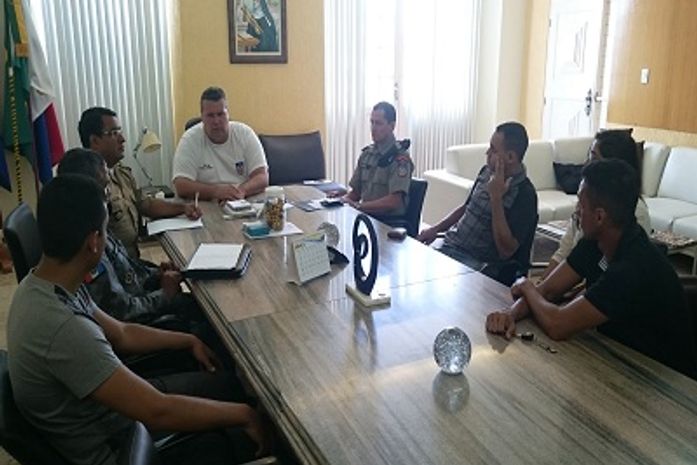Coronel Lima Junior se reúne com militares acusados