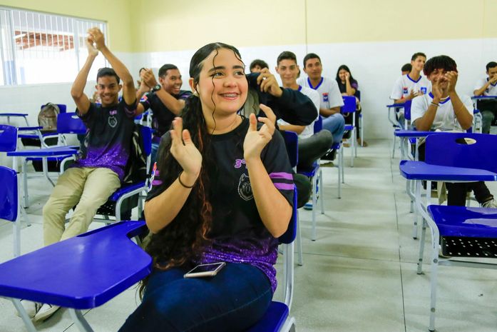 Projeto inspirado no Cartão Escola 10 é aprovado na Câmara dos Deputados