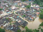 Chuva forte provoca estragos e deixa desabrigados em Ubatuba