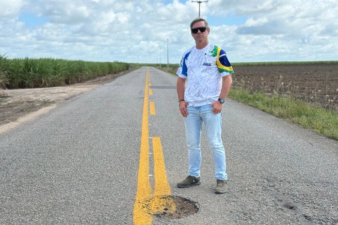Cabo Bebeto vai à AL-450, expõe descaso do governo e mostra faixas pintadas sobre buracos: "Ridiculariza a vida das pessoas"