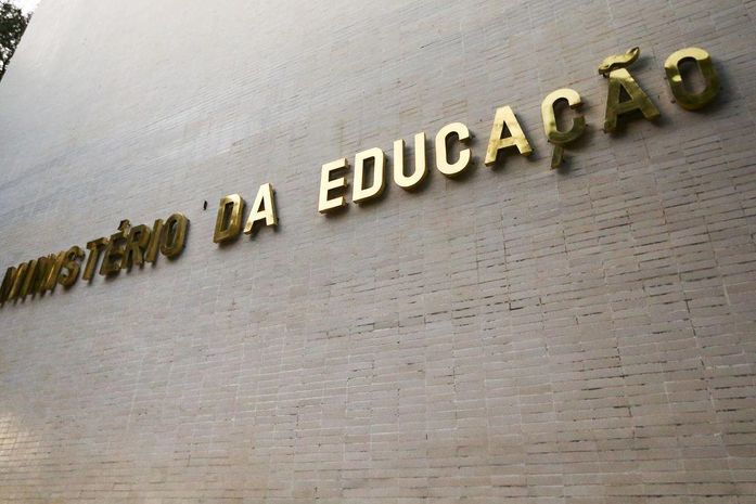 Após recusa de universidades, MEC desiste de retorno das aulas em janeiro