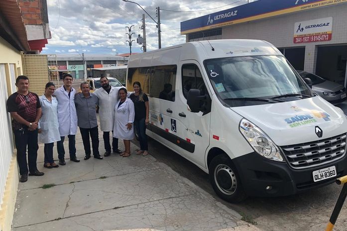 SMS de Delmiro recebe van para o transporte de cadeirantes