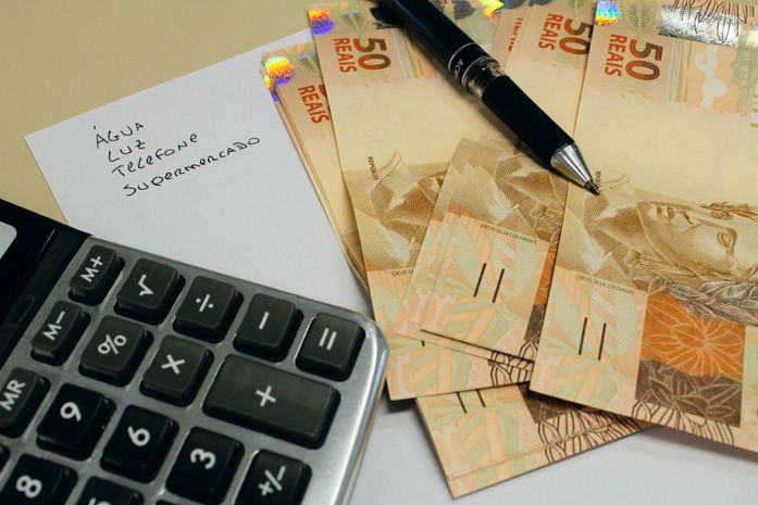 Queda da inflação beneficiou mais a classe de renda baixa, diz Ipea