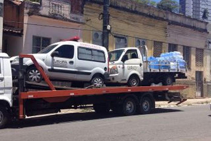 Durante operação, BPTran-AL apreende ambulância de hospital em Maceió