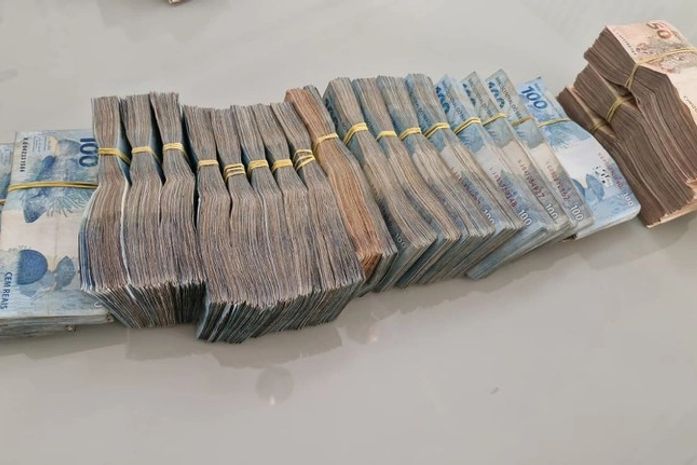 PF apreende R$ 250 mil e cumpre mandados durante operação contra contrabando de cigarros em AL