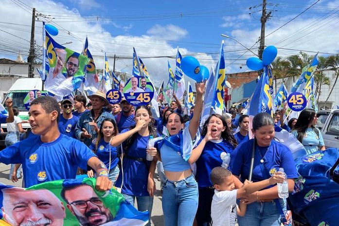 Em Quebrangulo manifestantes vão a feira livre apoiar candidatos do PSDB