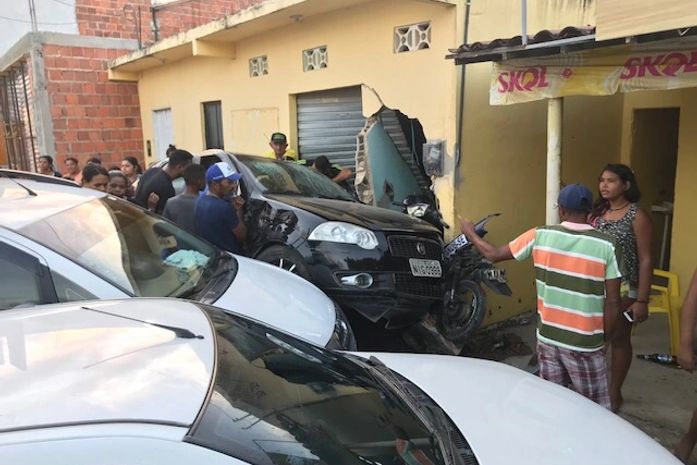 Motorista perde o controle do carro em Marechal Deodoro