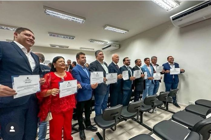 Ex-prefeito de seis mandatos, além de não eleger seu candidato, não encontra brecha alguma para formar Mesa Diretora da Câmara